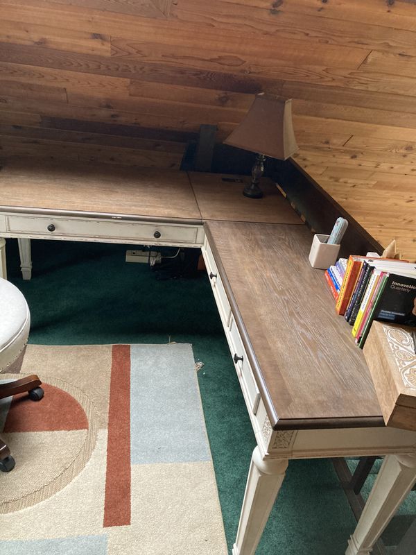 Realyn 2Piece LShaped Home Office Desk for Sale in Ravensdale, WA