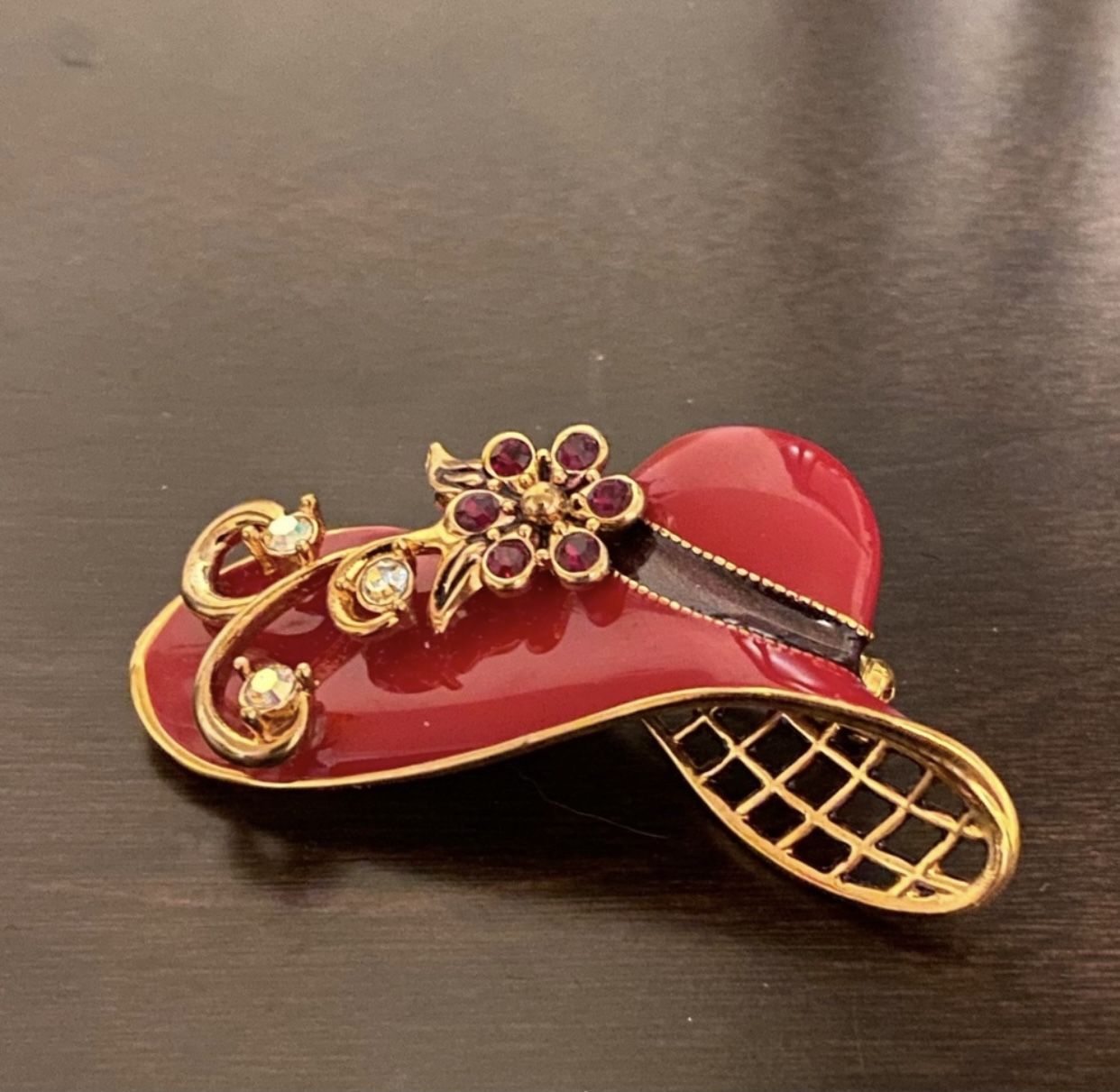 Avon 2004 Red Hat Society Fancy Hat Pin | Brooch