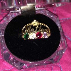 Mother’s Ring. 14 Kt Golld, Size 