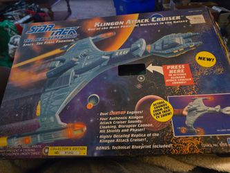 Star Trek TNG Klingon Attack Cruiser Collector's Edition