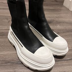 Alexander Mcqueen Tread Slick Boots