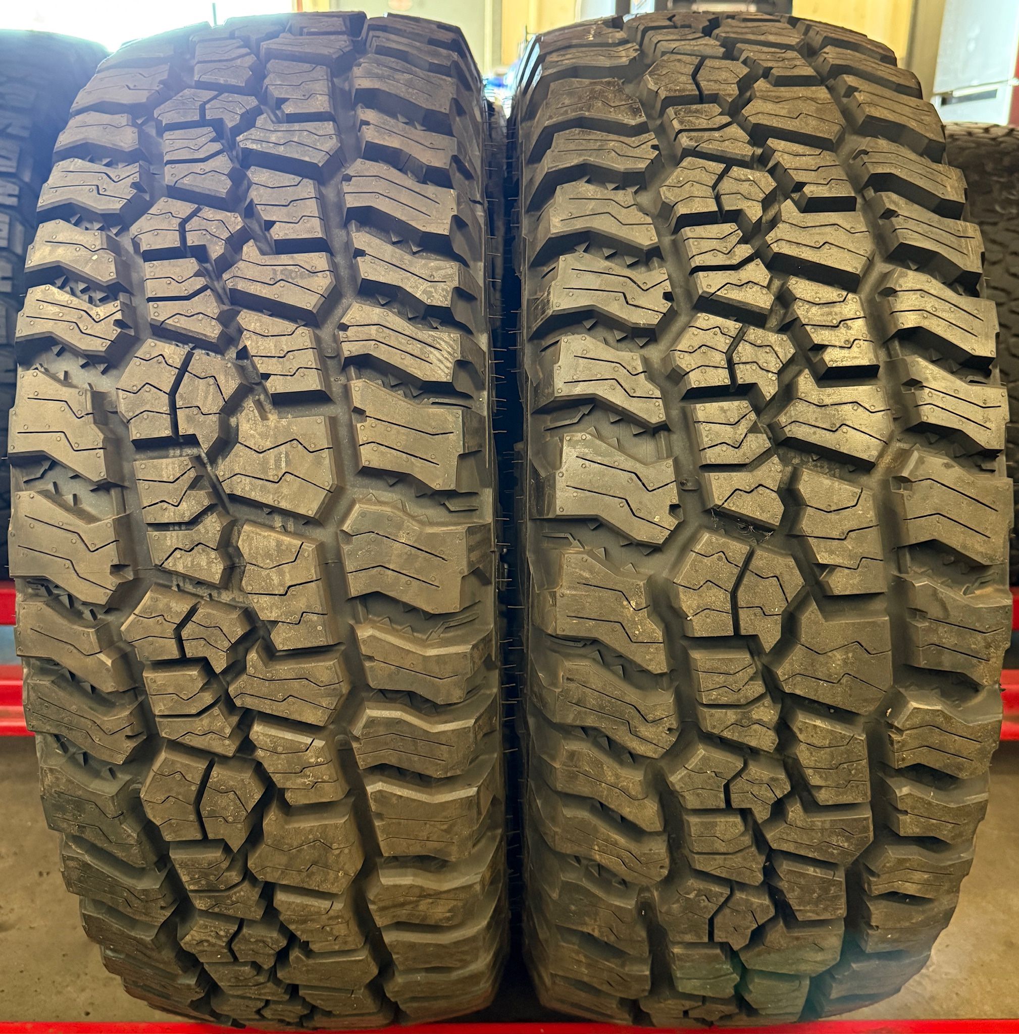 Mickey Thompson LT 285 70 17