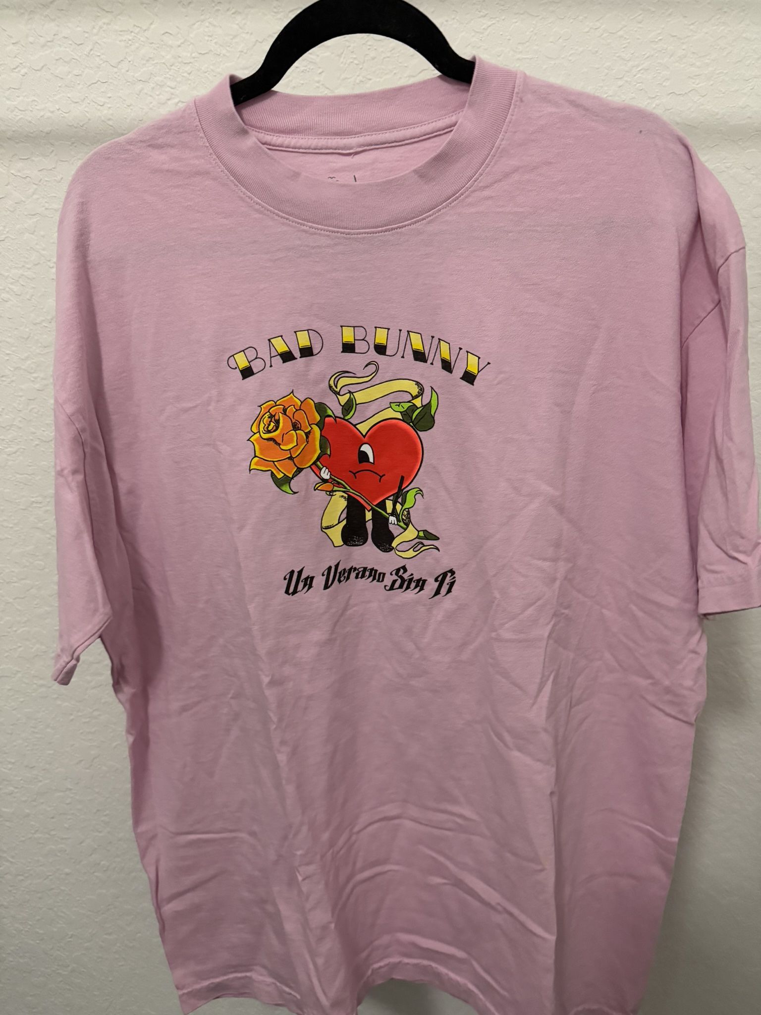 Brand New Bad Bunny 2022 Worlds Hottest Tour / Un Verano Sin Ti Pink Shirt Size Large