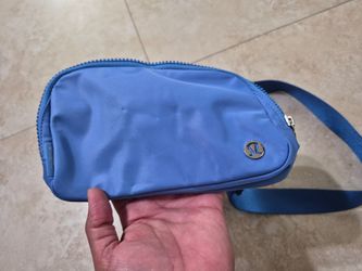 Lululemon, model LU9AX2S, color blue, 19 cm X 13 cm. Volume 1 liter