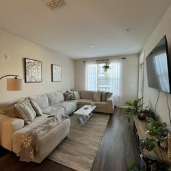 🛋️Modern Beige Sectional Couch – Great Condition!