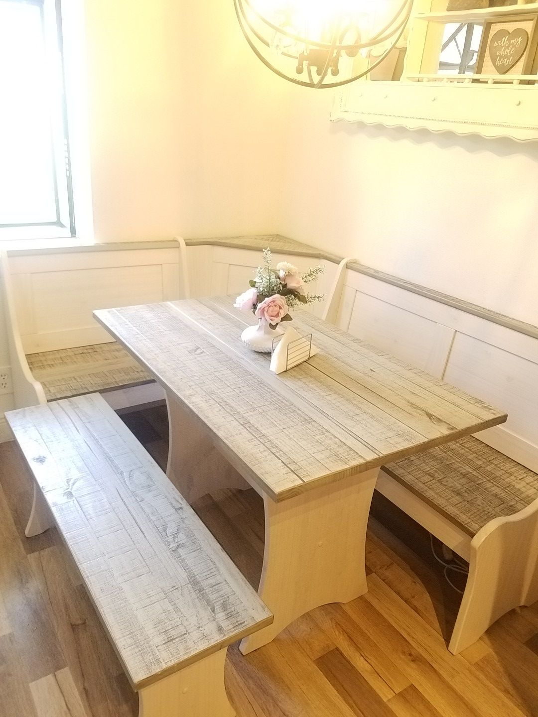 Breakfast nook/kitchen booth/kitchen table