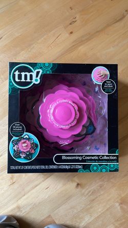 COSMETIC MAKEUP KIT