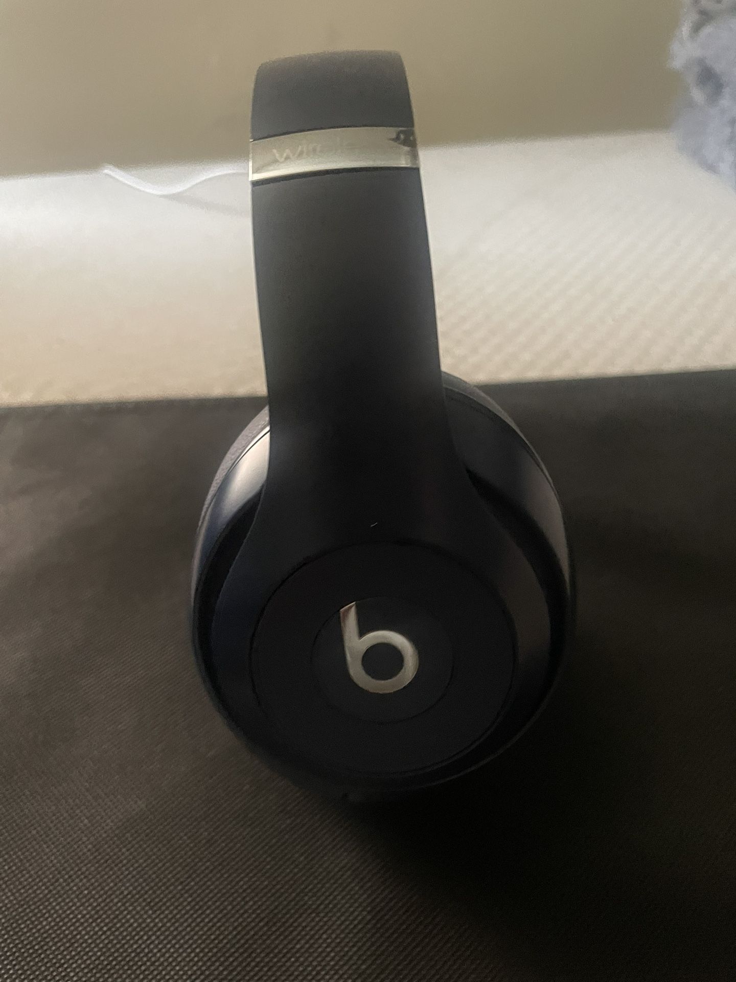 Midnight blue Sound Proof Beats