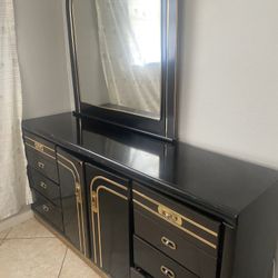 Pretty Dresser 