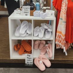 White Shelves - 4 Cube Organizer