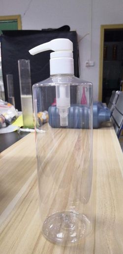 4- 32oz Clear Pump Style Plastic Bottles