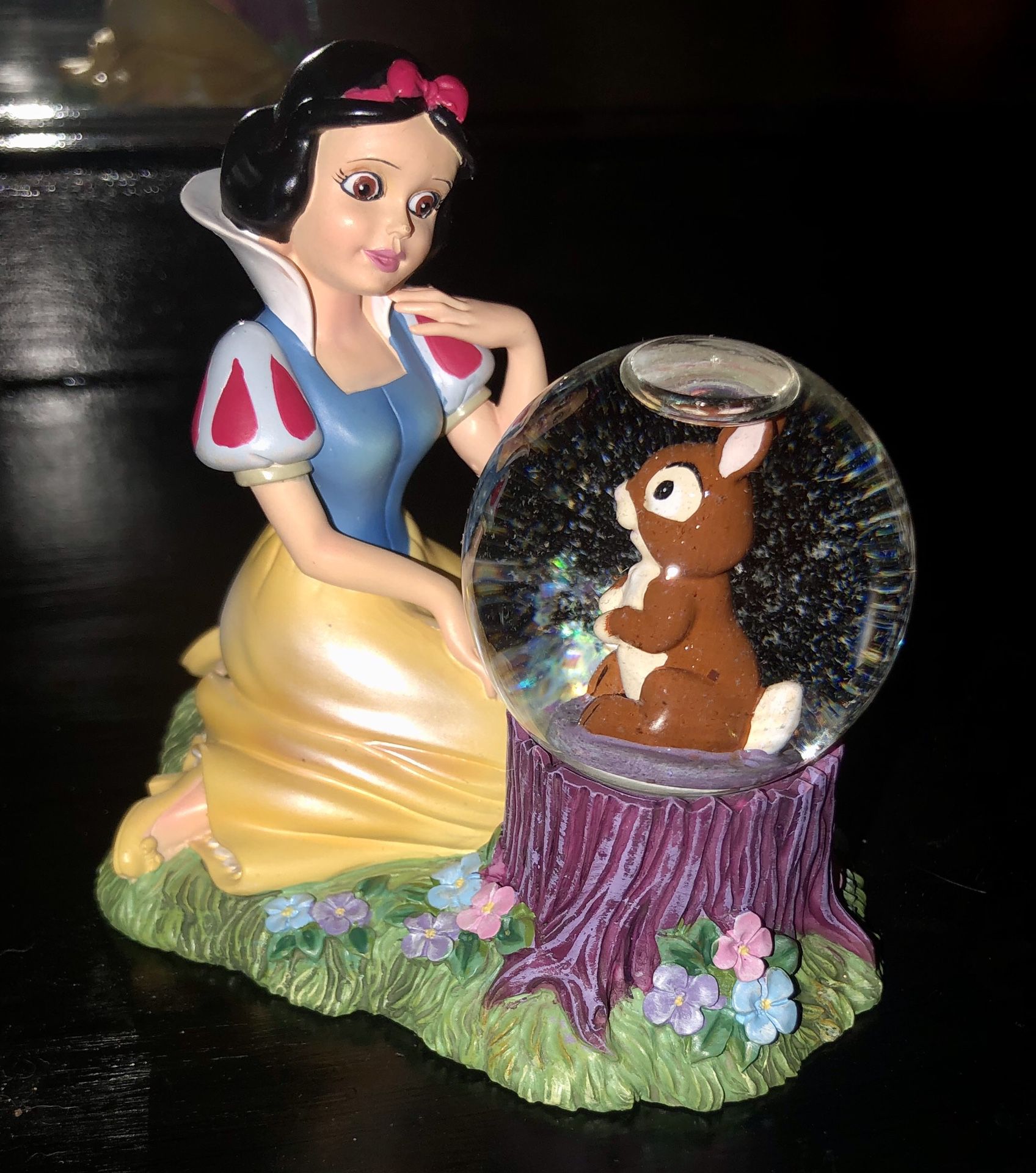 Rare Retired Disney Snow White talking To Thumper Snow Globe