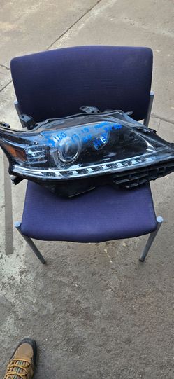 Lexus RX350 Right Passenger HID Headlight OEM