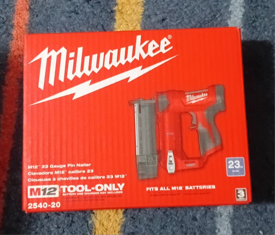 Milwaukee M12 23 Ga. Finishing Pin Nailer