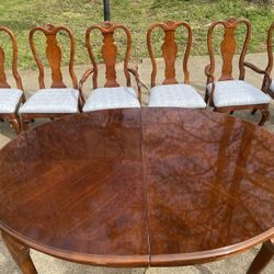 Dining Table And 6  Chairs 