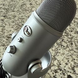 Blue Yeti USB Microphone – Excellent Condition