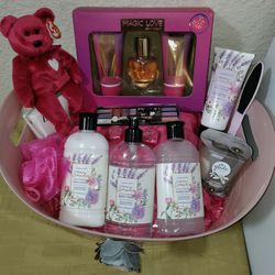 Mother's Day Gift Basket ( Located In Modesto)