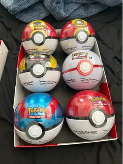 Pokemon PokeBall 3 booster packs per