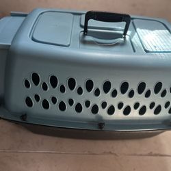 Top Paw® Plastic Portable Dog Kennel