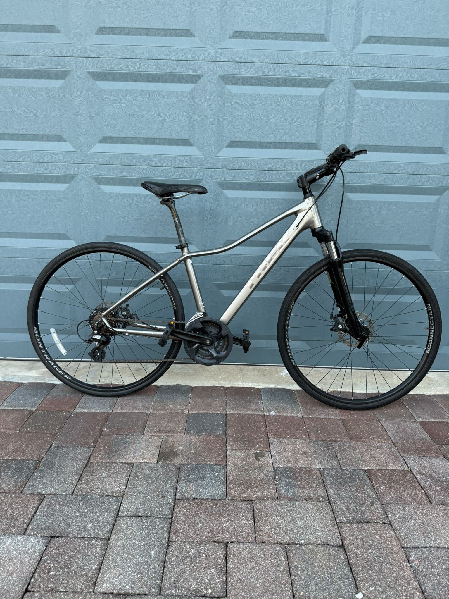 Trek Dual Sport Small Frame 700 Wheels Hydraulic This Brakes