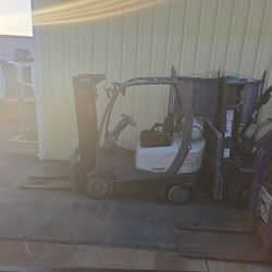 Forklift 