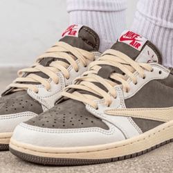 Travis Scott Reverse Mocha Jordan 1