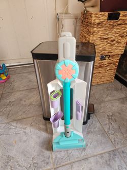 Toy vaccum