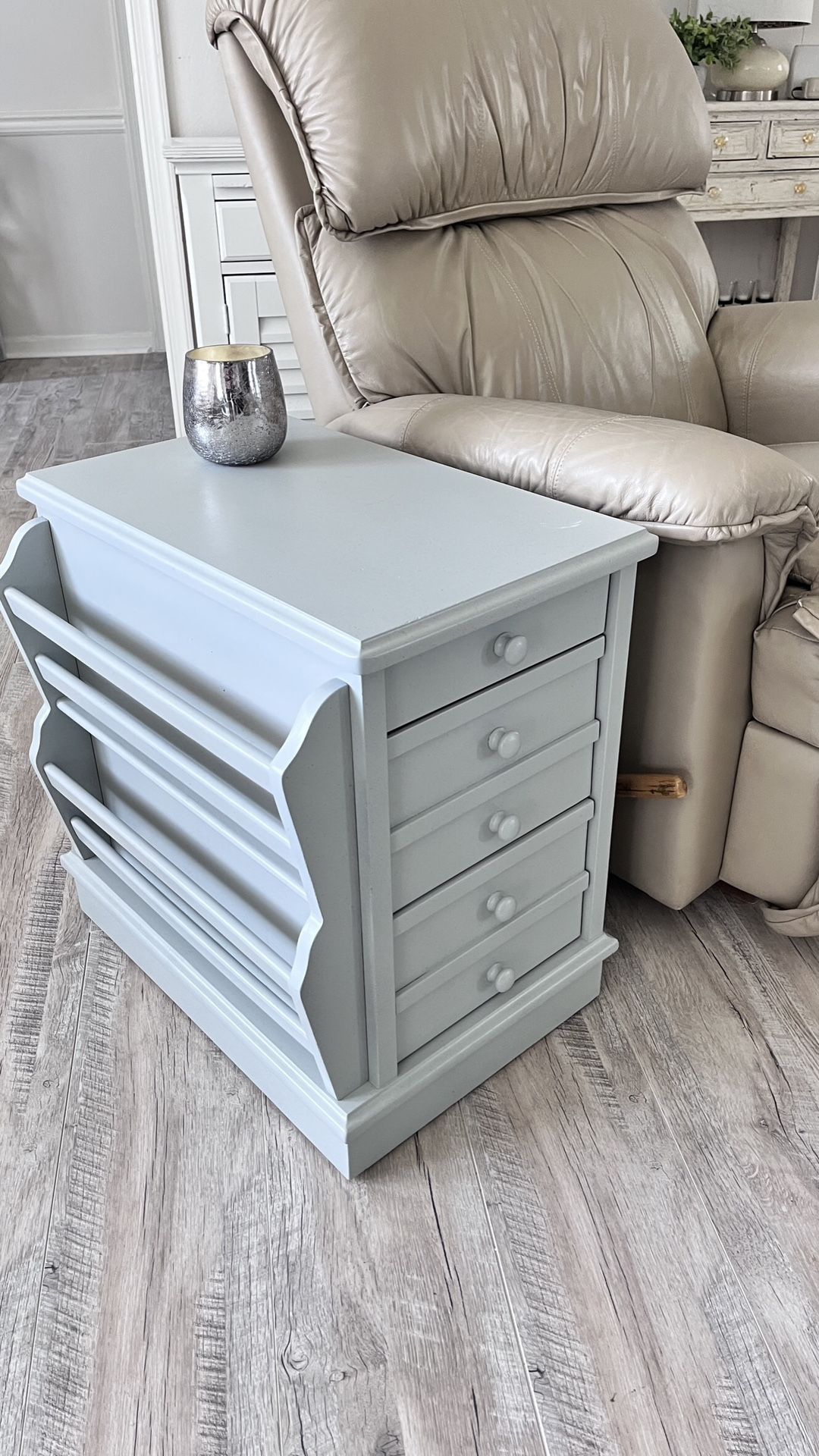 SIDE TABLE / FUNCTIONAL AND PRETTY