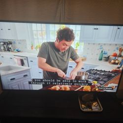 Roku 42" Smart TV Like New 