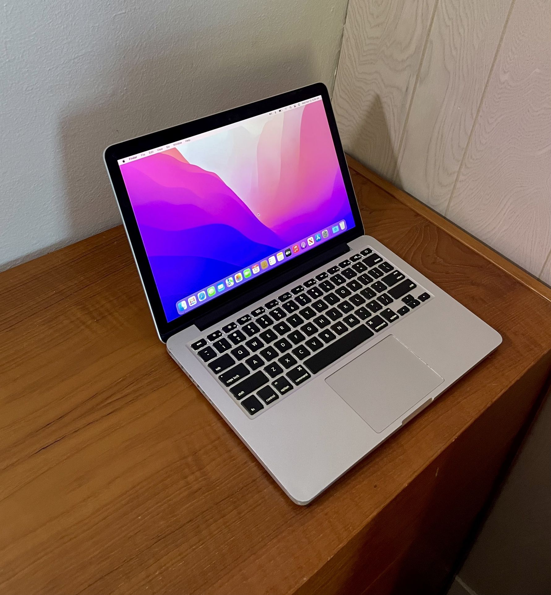 Apple MacBook Pro 13” Retina I5/8GB/256GB SSD $220