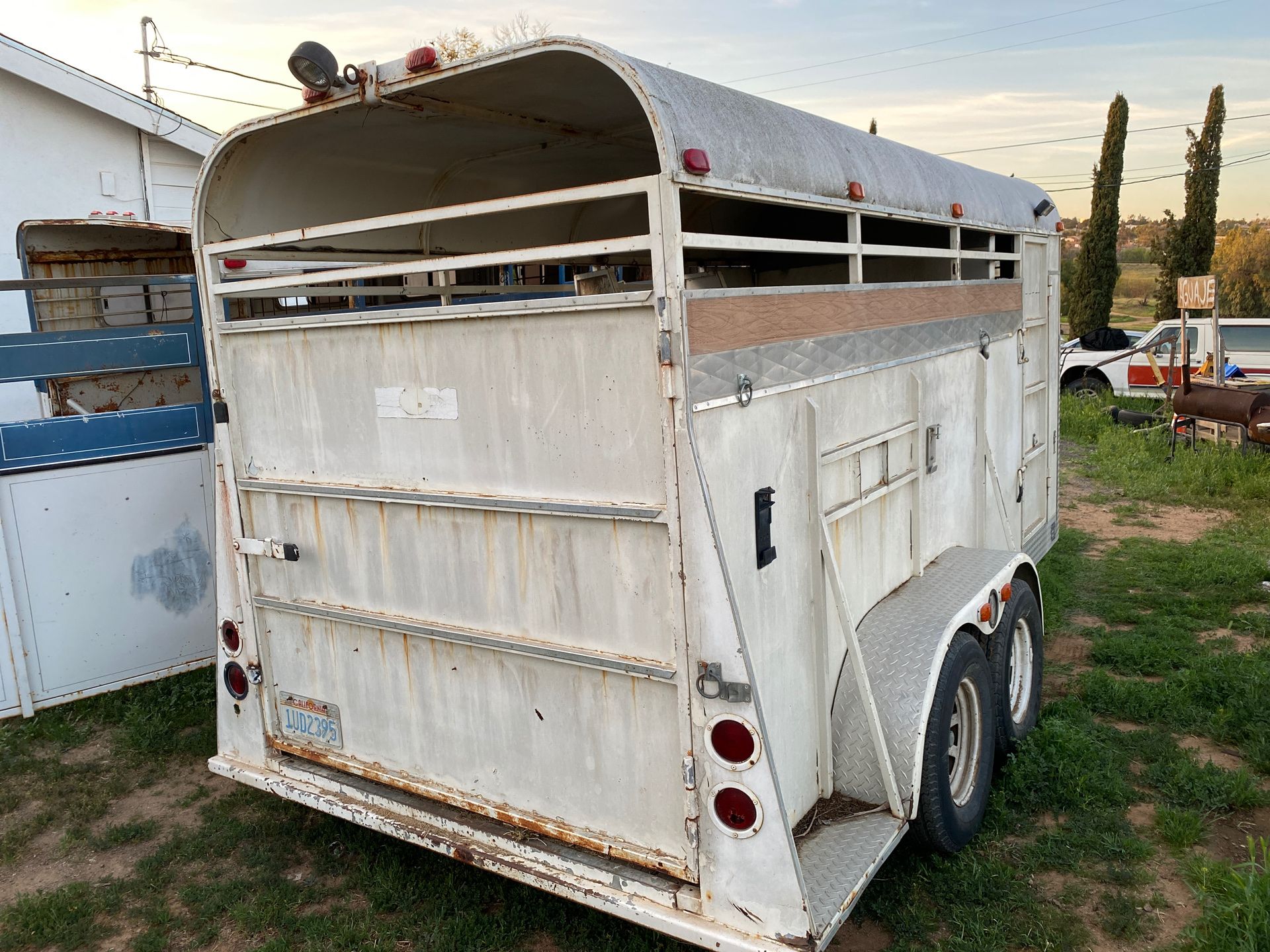 Horse trailer for 3 horses