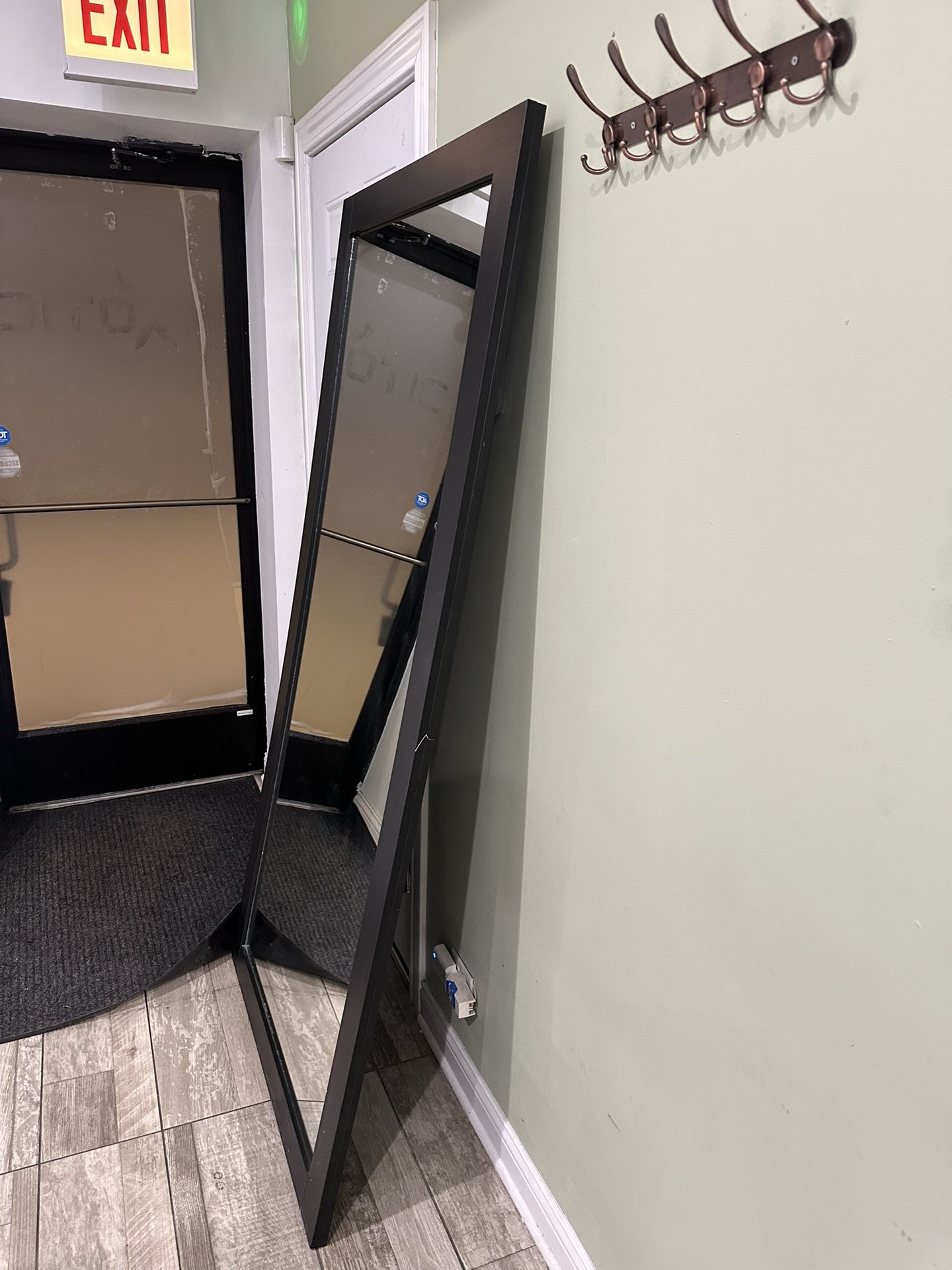 6 Ft Mirror ( 100lbs) Available (Black)