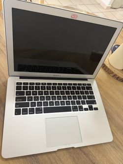 Macbook Air 13inch 2017 w/ case and screen protector extra