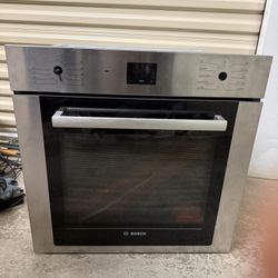 Bosch 500 Series 24" Built-In Single Electric Convection Wall Oven (model HBE5453UC).