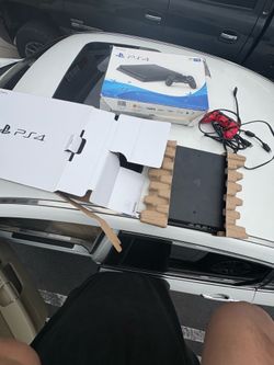 PS4 SLIM (ORIGINAL BOX)