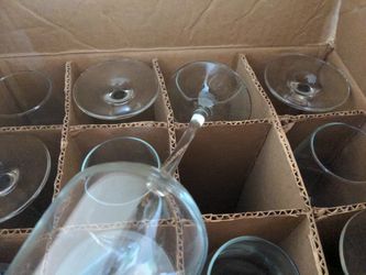 12 Libbey Wine Glasses 