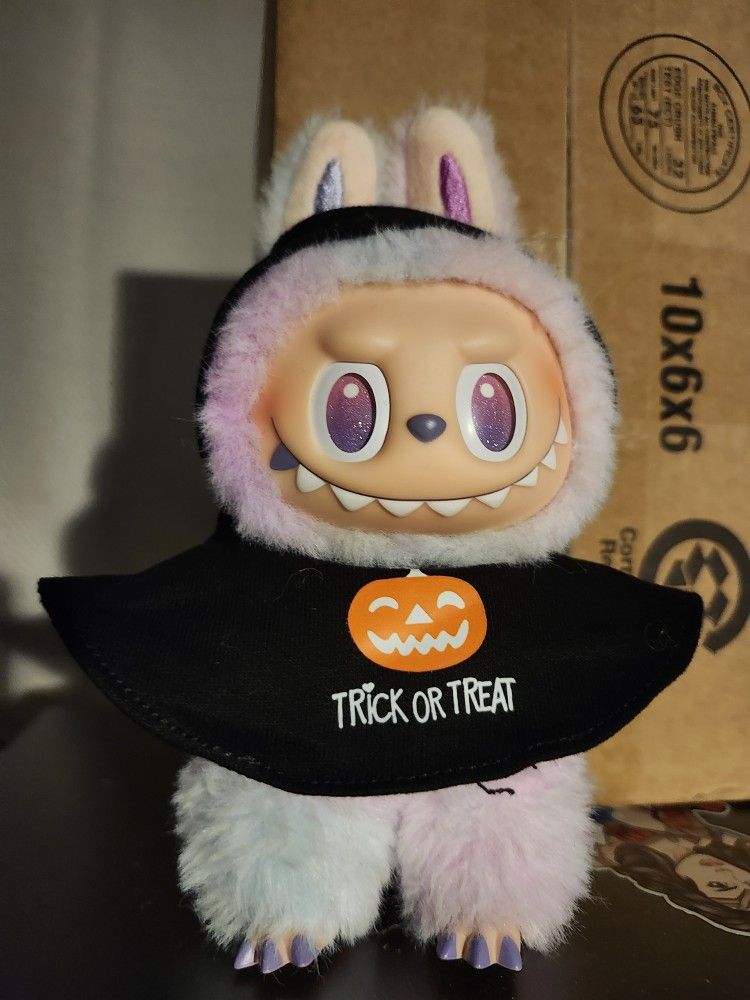 DOLL NOT INCLUDED! NEW LABUBU HALLOWEEN CAPE OUTFIT BLACK WITH PUMPKIN SAYS TRICK OR TREAT 