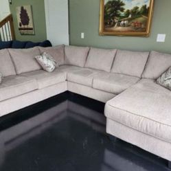 Floor Model Artisanal Atlantis Putty 3pc Sectional