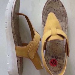 New Woman’s Leather Sandals , Size 10, Naturalizer 