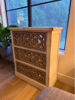 Accent chest - Mirrored drawers