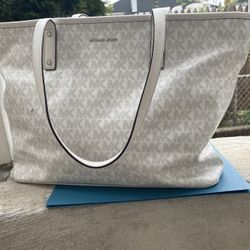 Micheal Kors Tote 