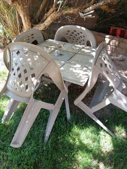 Patio set - 4 chairs included
