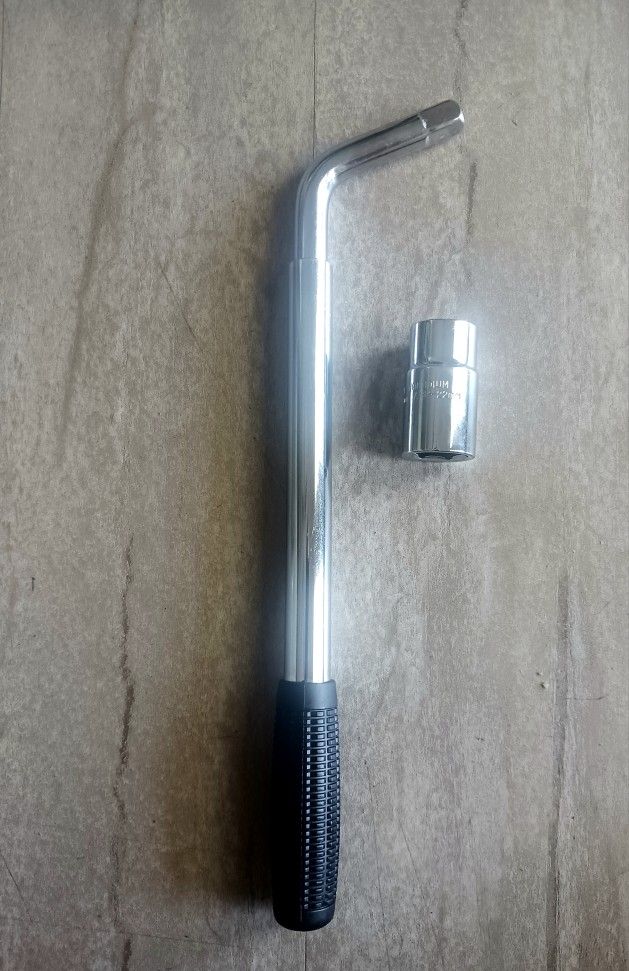 EP Auto: Telescoping Lug Wrench, Wheel Wrench With CR-V Socket 13/16"-21mm , 7/8-22mm Provided