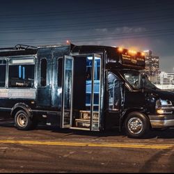 2011 Chevrolet Express 3500 Passenger · G4500 Diesel