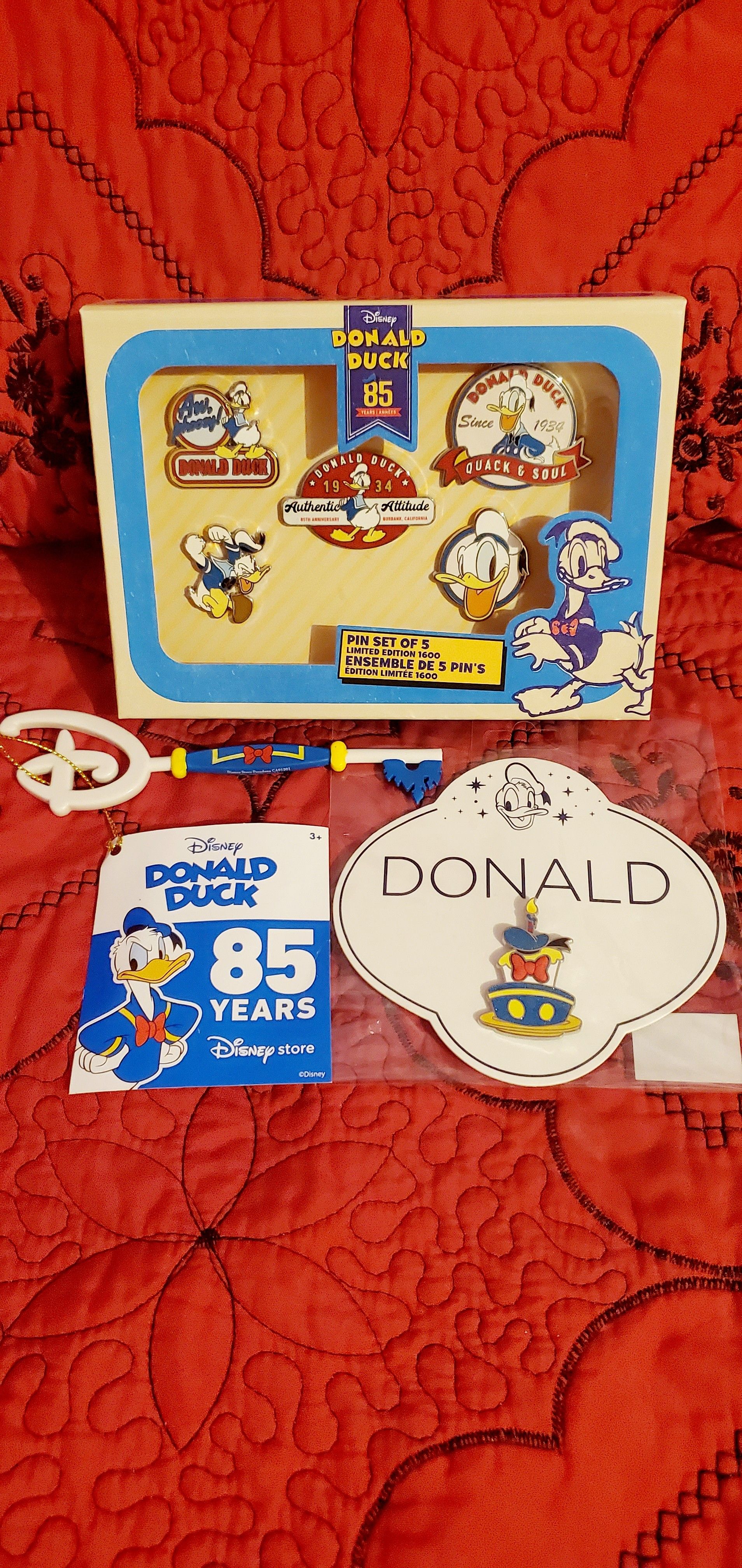 Donald Duck's 85th Anniversary Birthday Cake Pin Bundle Set