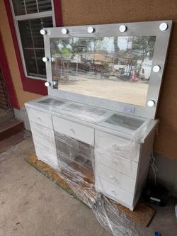 Slightly damaged vanity