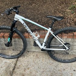 Women’s Medium Specialized Rockhopper 