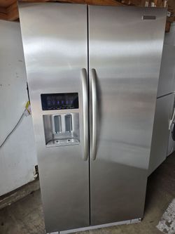 Whirpool Refrigerator countherdepth W36h79d28