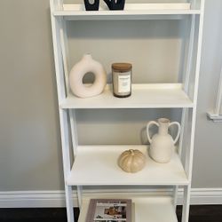 White Wood 4-Shelf Ladder