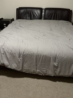 Master Bed With Chests